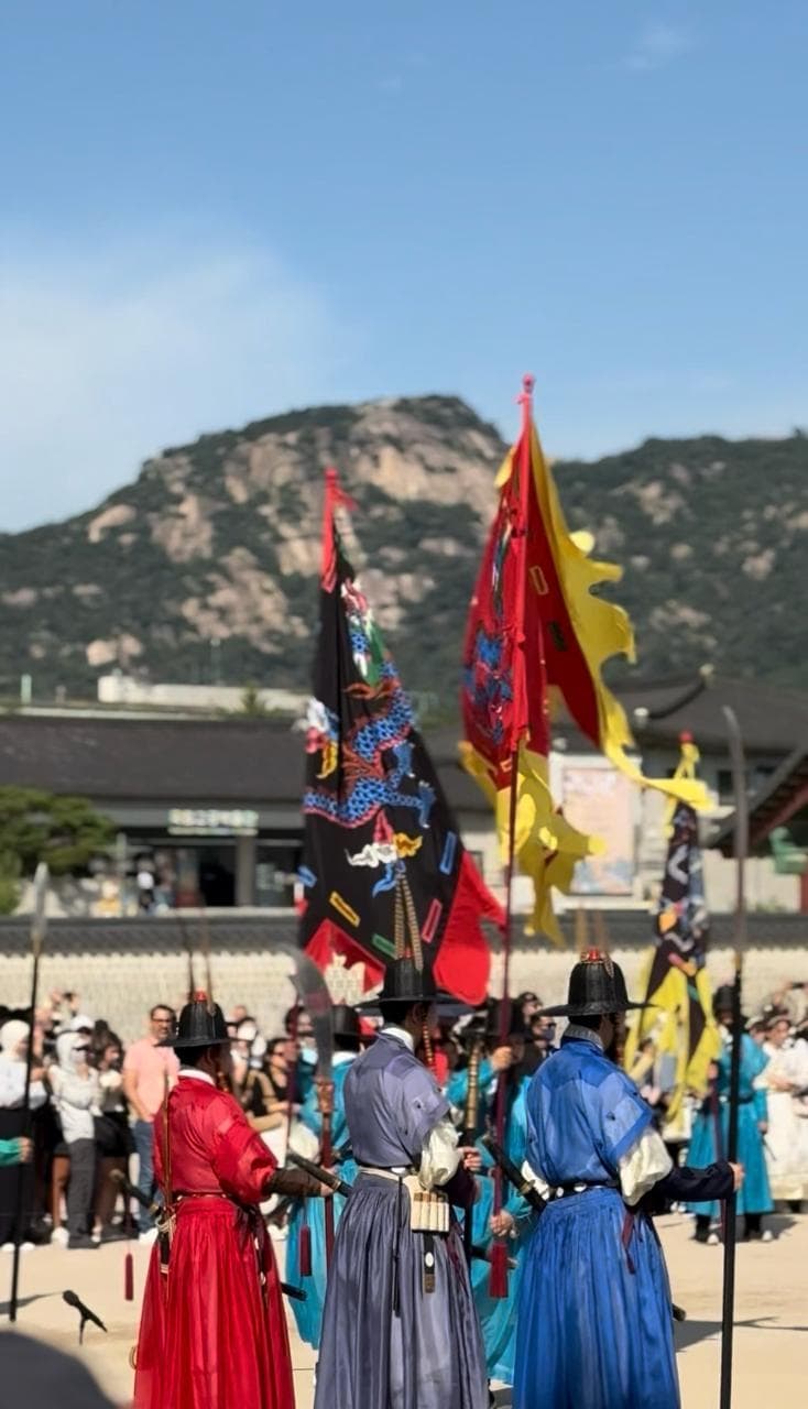 광화문 인근 경복궁 수문장 교대식 모습