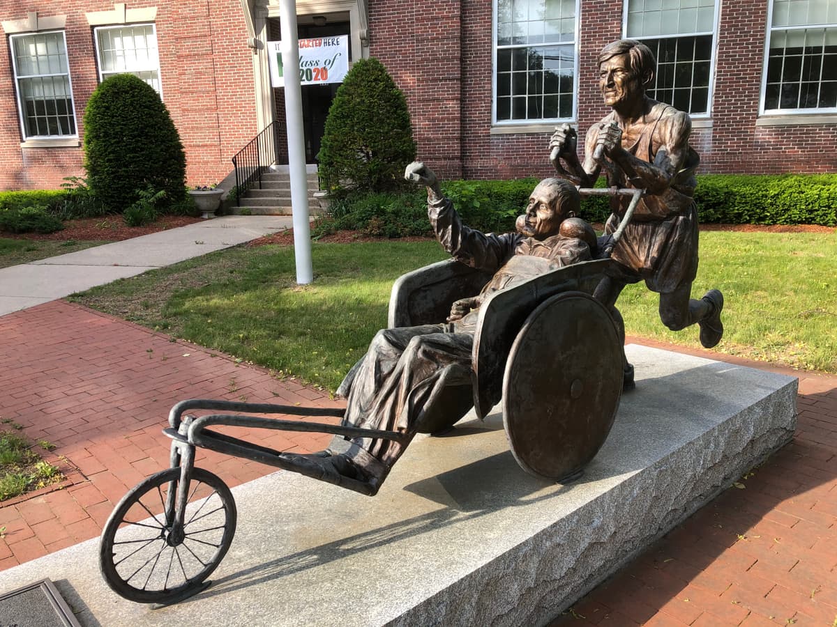 "Dad, When We Run, I Don't Feel Disabled" — Dick Hoyt, the Father Who Carried His Son Across 1,130 Finish Lines