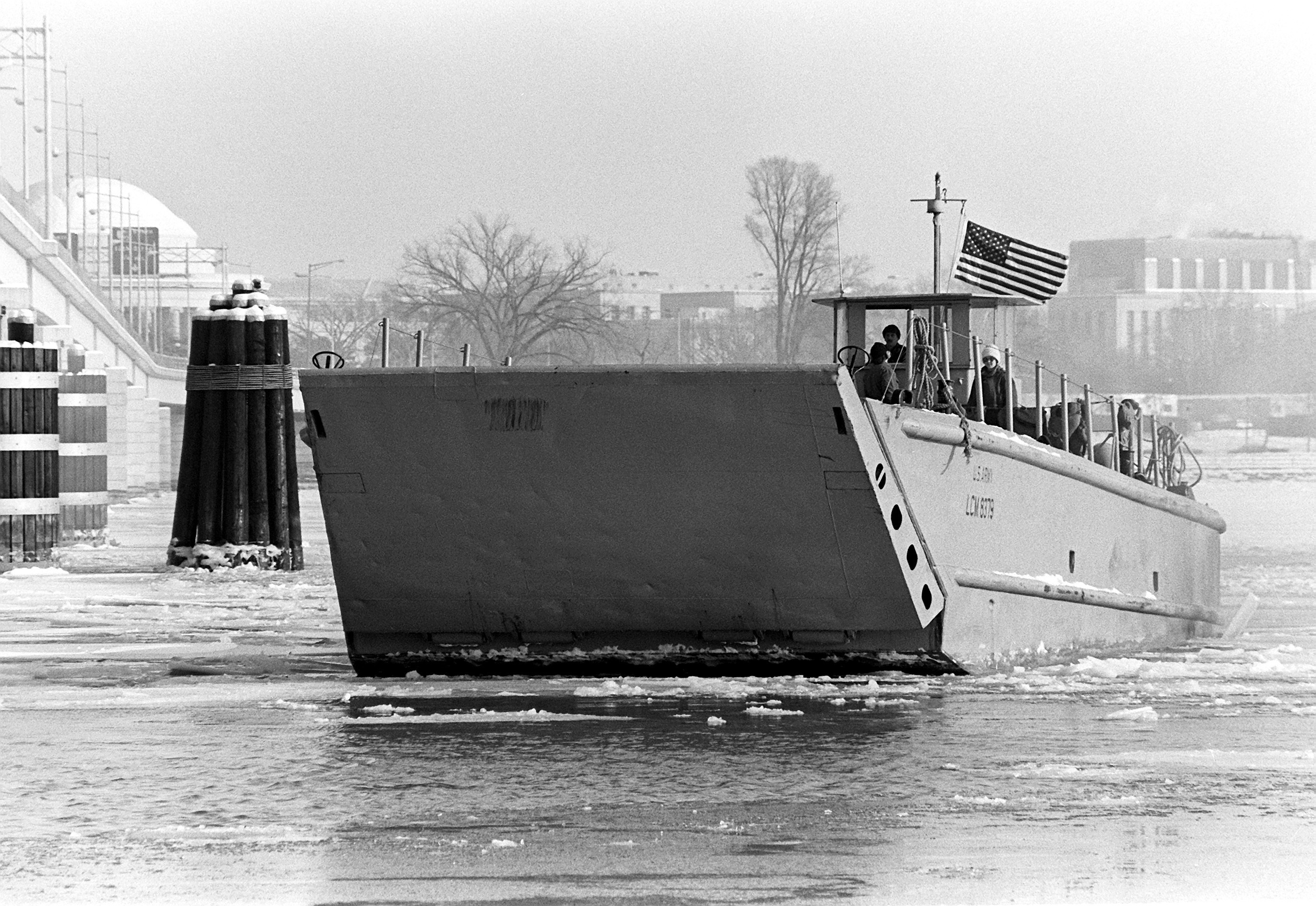 "다른 사람 먼저" — 얼어붙은 포토맥 강에서 구명줄을 양보한 남자, 알랜드 윌리엄스 이야기