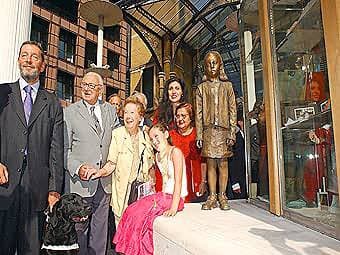 "저는 당신이 구한 아이입니다" — 학교 총기 사건에서 학생을 포옹으로 구한 코치, 키넌 로우 이야기