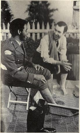"이리 와서 같이 발을 담그지 않겠니?" — 인종의 벽을 발 씻는 물로 허문 프레드 로저스와 프랑수아 클레몬스 이야기